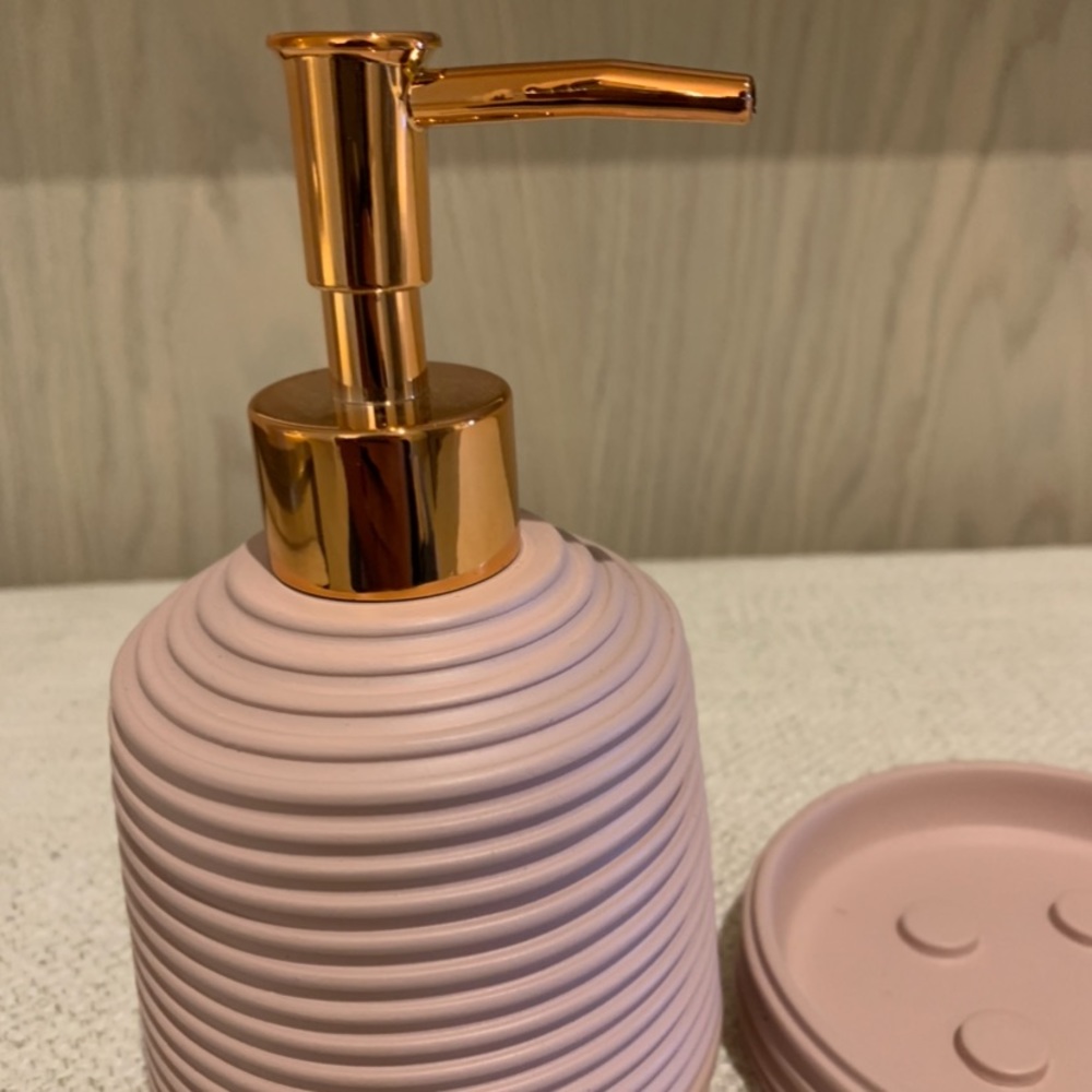 Pink rose gold Kids bathroom toiletry set - Picture 4 of 4